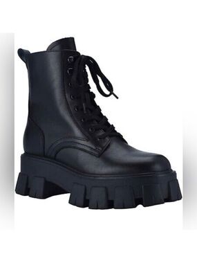 NIB Marc Fisher Happy Combat Lug Sole Lace Up Boots